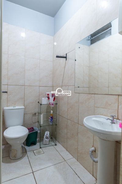 Loja com 1 banheiro e 247m² à venda no bairro Floresta, Porto Alegre