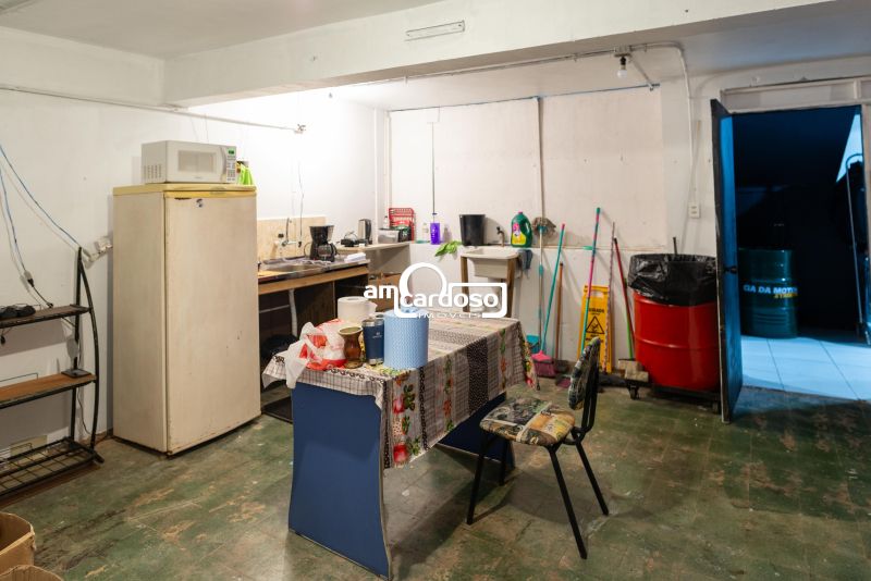 Loja com 1 banheiro e 247m² à venda no bairro Floresta, Porto Alegre