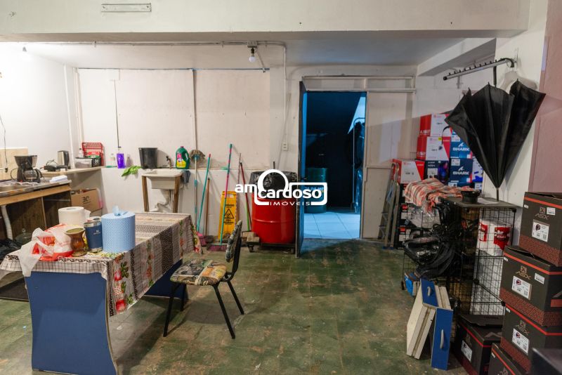 Loja com 1 banheiro e 247m² à venda no bairro Floresta, Porto Alegre