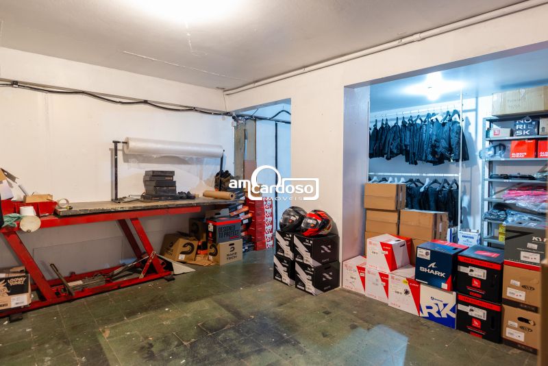 Loja com 1 banheiro e 247m² à venda no bairro Floresta, Porto Alegre
