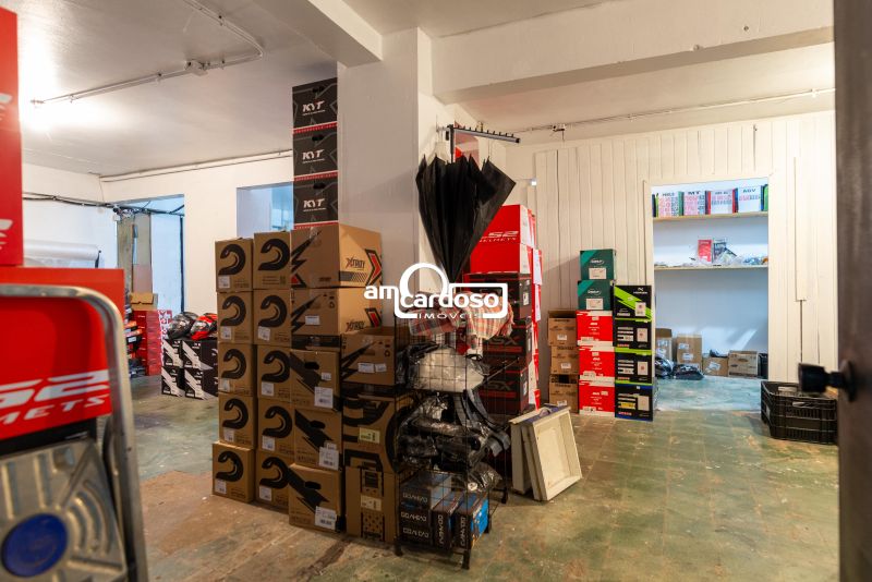 Loja com 1 banheiro e 247m² à venda no bairro Floresta, Porto Alegre