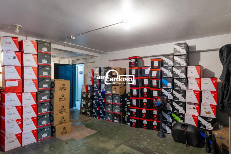 Loja com 1 banheiro e 247m² à venda no bairro Floresta, Porto Alegre