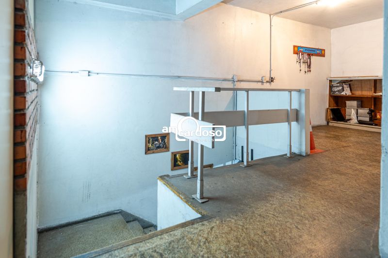 Loja com 1 banheiro e 247m² à venda no bairro Floresta, Porto Alegre