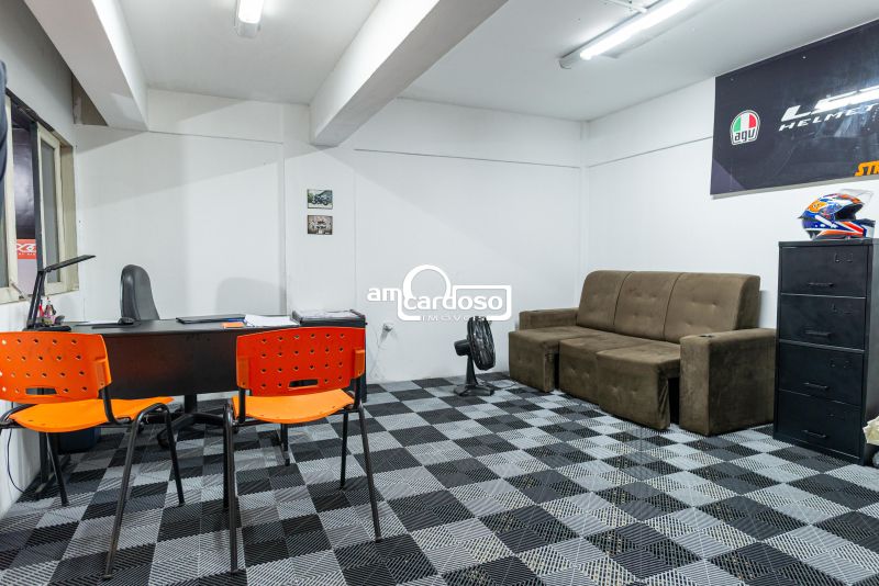 Loja com 1 banheiro e 247m² à venda no bairro Floresta, Porto Alegre