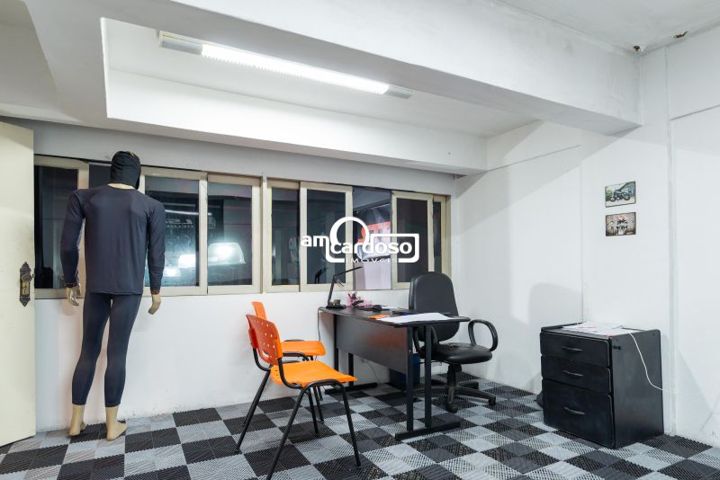 Loja com 1 banheiro e 247m² à venda no bairro Floresta, Porto Alegre