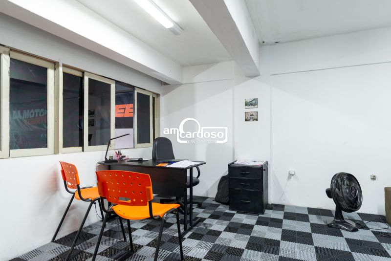 Loja com 1 banheiro e 247m² à venda no bairro Floresta, Porto Alegre