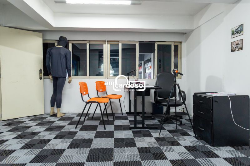 Loja com 1 banheiro e 247m² à venda no bairro Floresta, Porto Alegre
