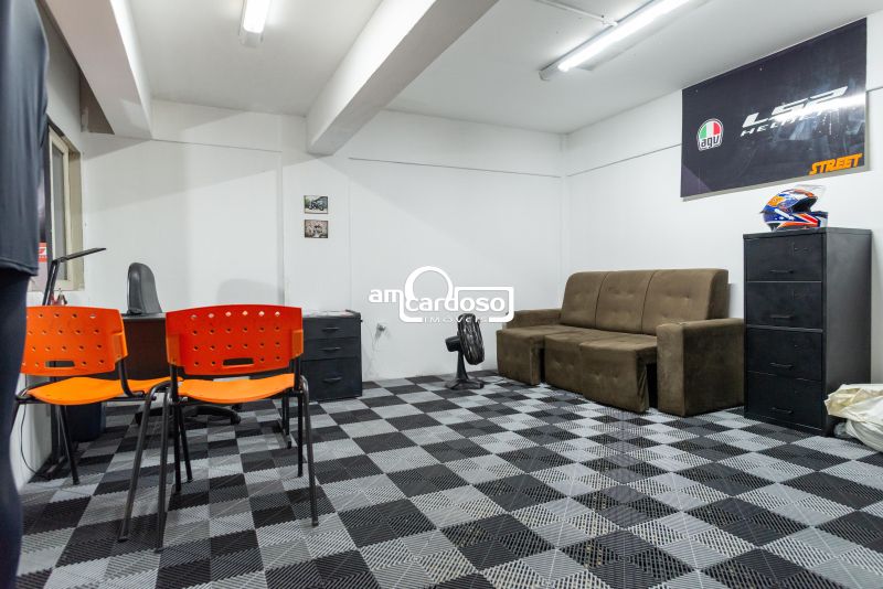 Loja com 1 banheiro e 247m² à venda no bairro Floresta, Porto Alegre