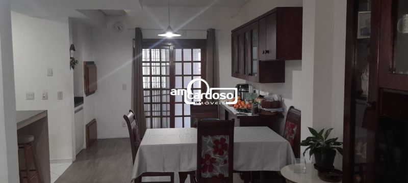 Sobrado com 4 quartos, 4 banheiros e 183m² à venda no bairro Sao Sebastiao, Porto Alegre