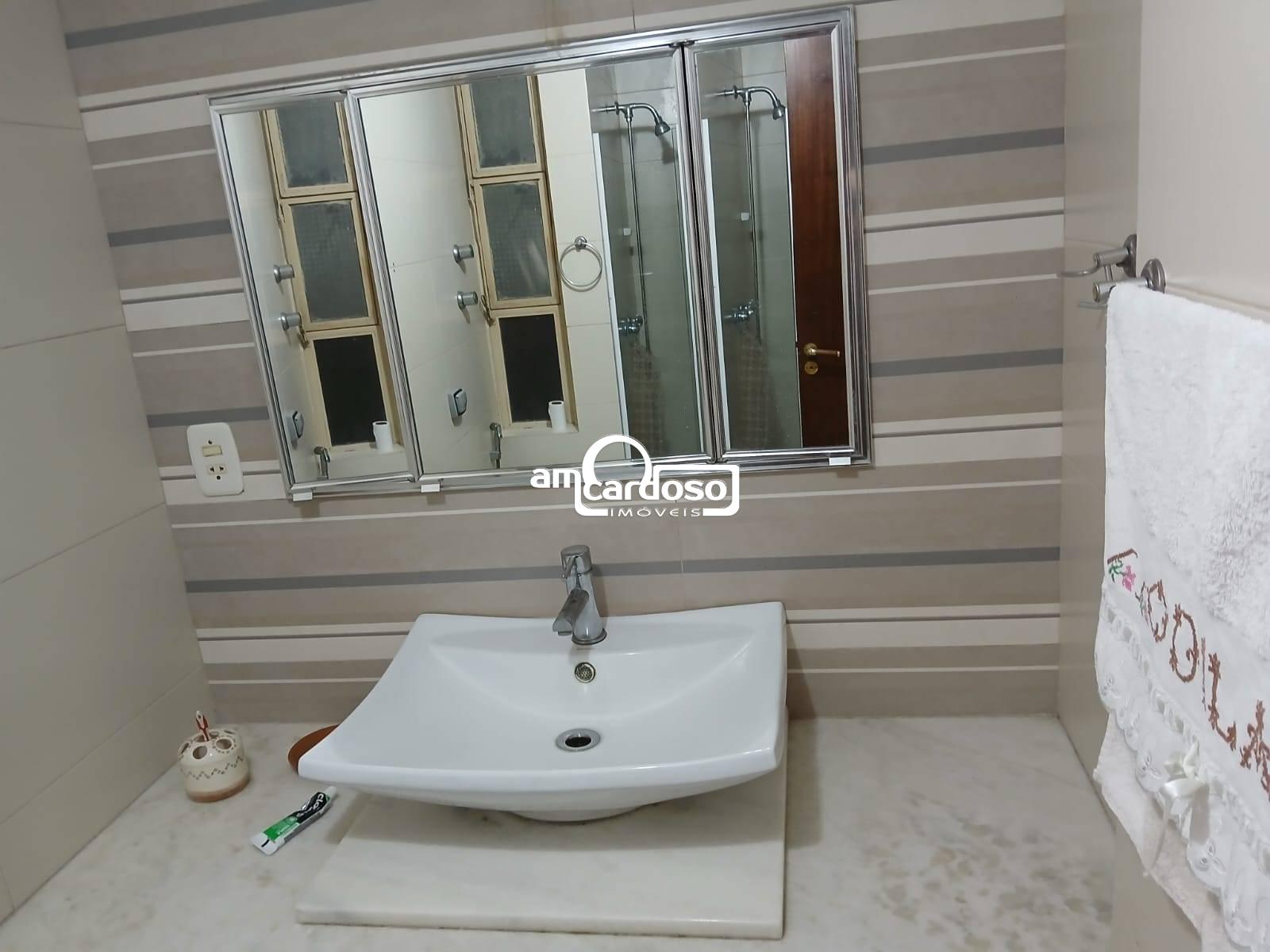 Apartamento com 3 quartos, 3 banheiros e 129m² à venda no bairro Jardim Lindoia, Porto Alegre