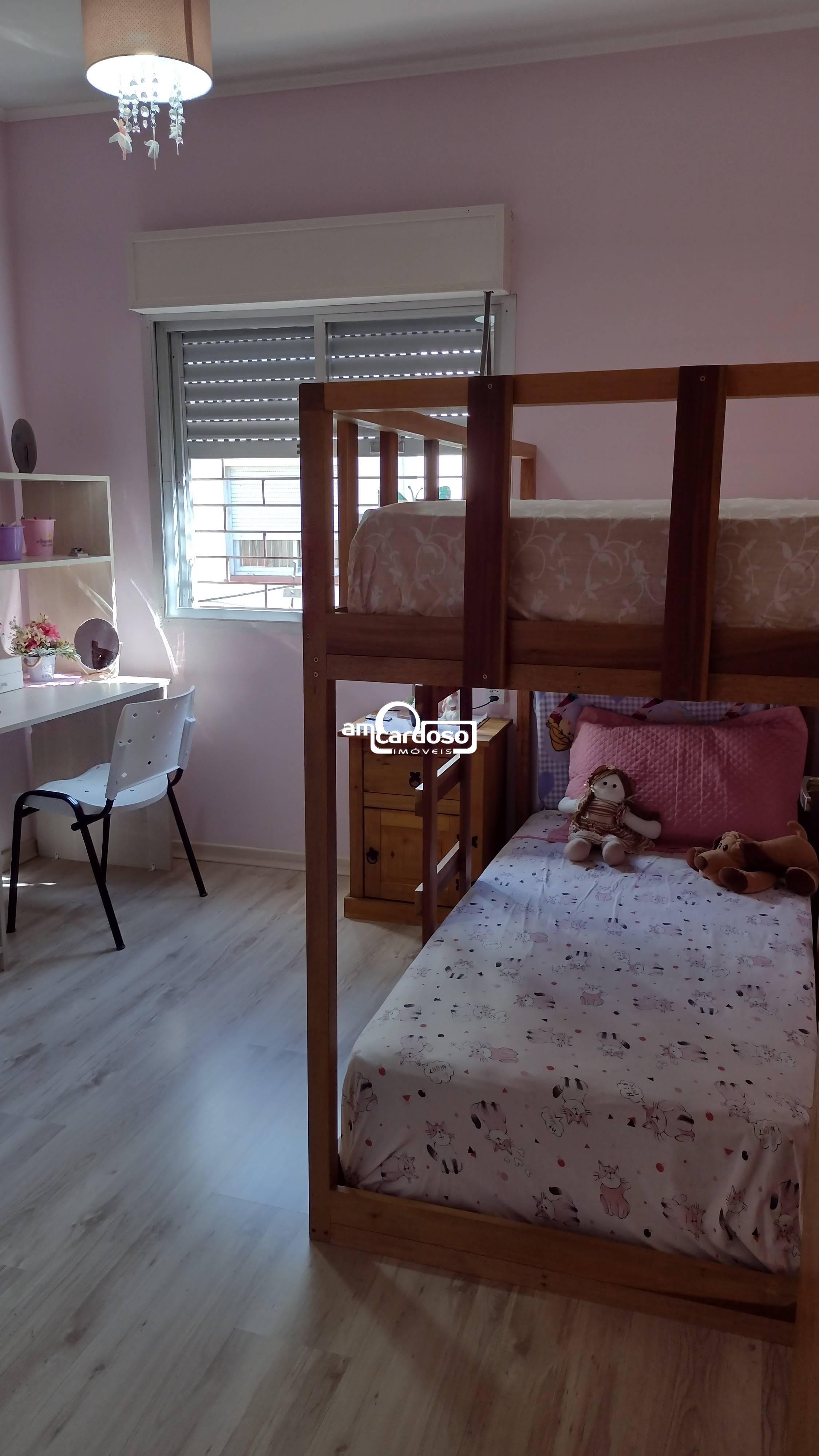 Apartamento com 3 quartos, 1 banheiro e 54m² à venda no bairro Sao Sebastiao, Porto Alegre