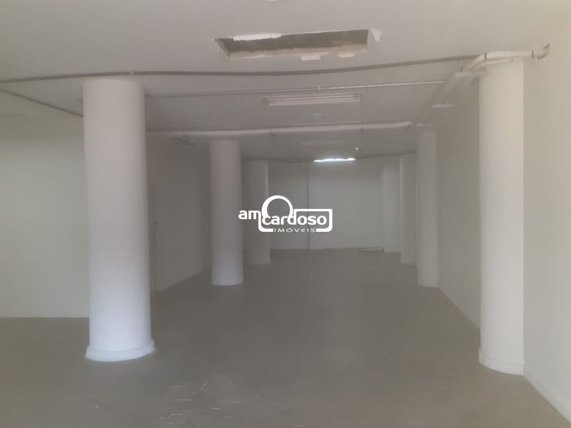 Loja com 4 banheiros e 1071m² à venda no bairro Floresta, Porto Alegre
