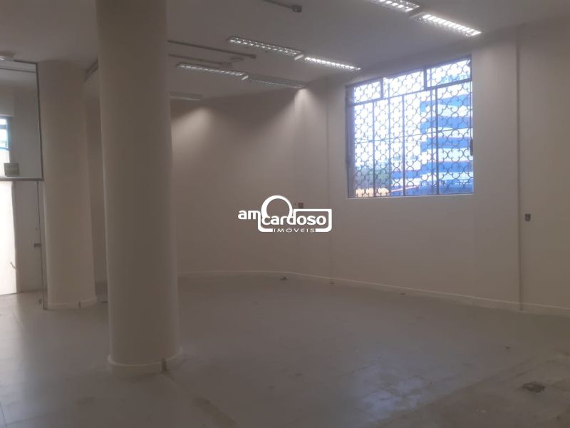 Loja com 4 banheiros e 1071m² à venda no bairro Floresta, Porto Alegre
