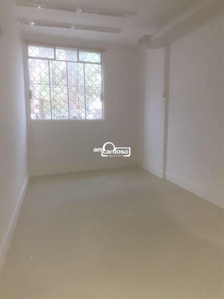 Loja com 4 banheiros e 1071m² à venda no bairro Floresta, Porto Alegre