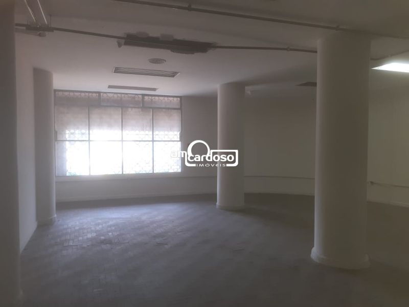 Loja com 4 banheiros e 1071m² à venda no bairro Floresta, Porto Alegre