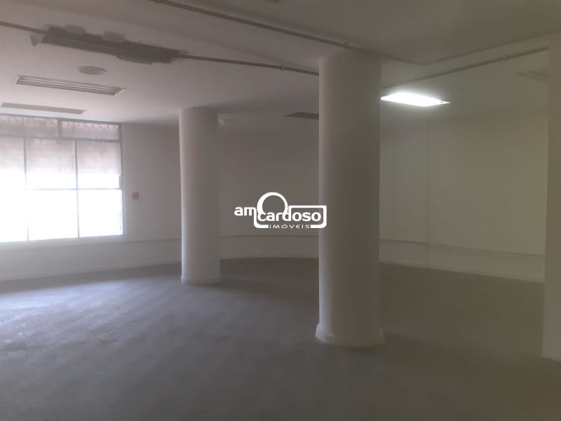 Loja com 4 banheiros e 1071m² à venda no bairro Floresta, Porto Alegre