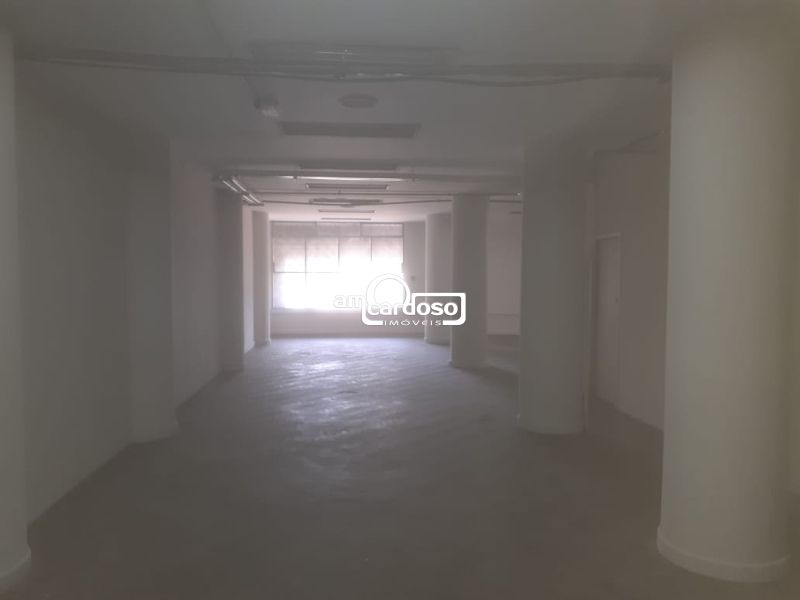 Loja com 4 banheiros e 1071m² à venda no bairro Floresta, Porto Alegre