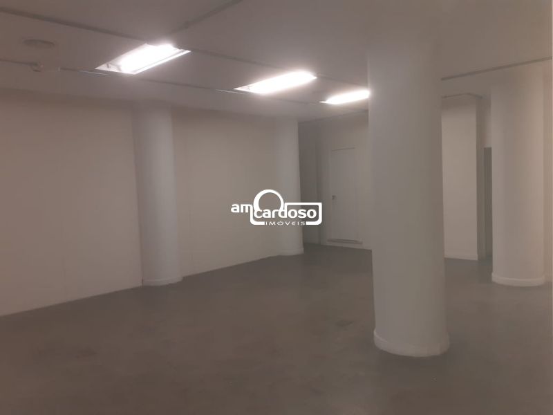 Loja com 4 banheiros e 1071m² à venda no bairro Floresta, Porto Alegre