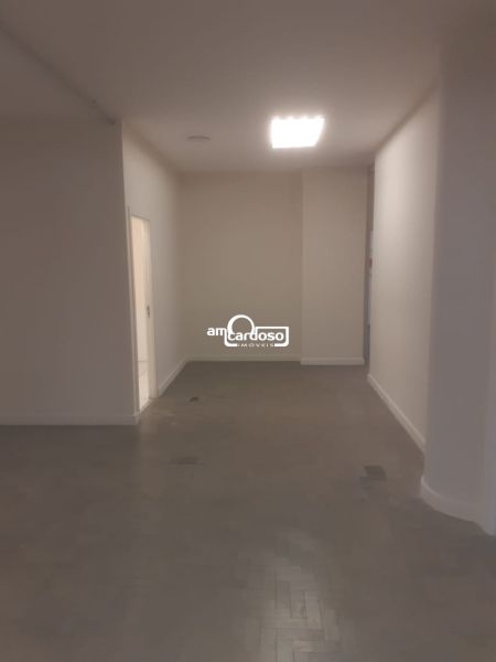 Loja com 4 banheiros e 1071m² à venda no bairro Floresta, Porto Alegre