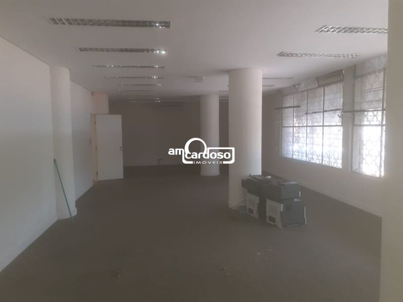 Loja com 4 banheiros e 1071m² à venda no bairro Floresta, Porto Alegre