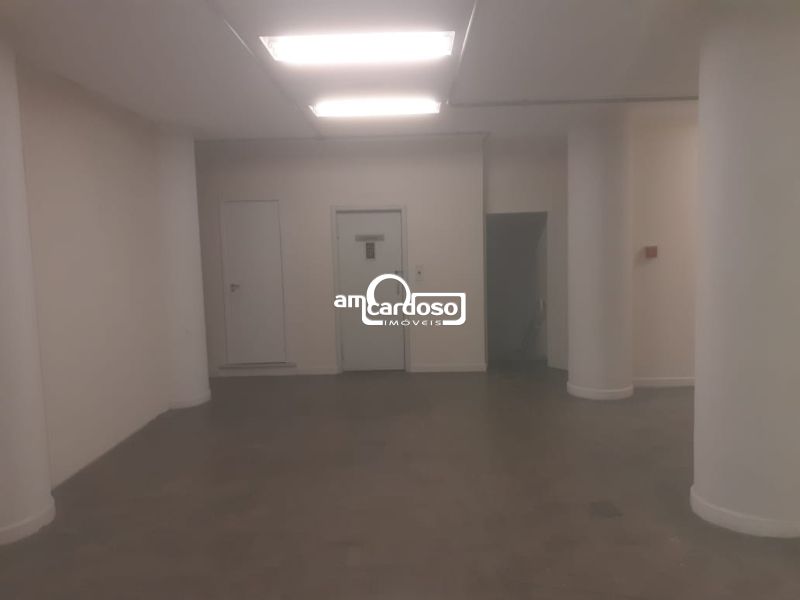 Loja com 4 banheiros e 1071m² à venda no bairro Floresta, Porto Alegre