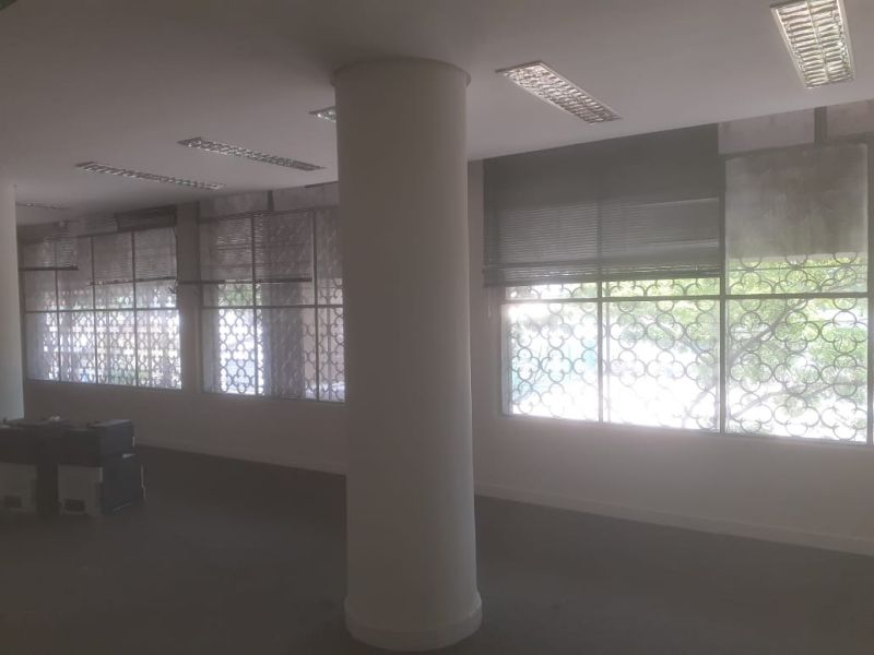 Loja com 4 banheiros e 1071m² à venda no bairro Floresta, Porto Alegre