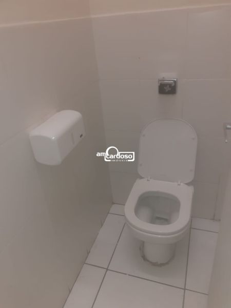 Loja com 4 banheiros e 1071m² à venda no bairro Floresta, Porto Alegre