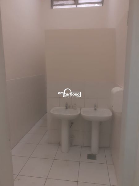 Loja com 4 banheiros e 1071m² à venda no bairro Floresta, Porto Alegre