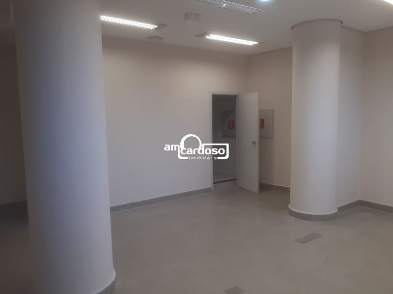 Loja com 4 banheiros e 1071m² à venda no bairro Floresta, Porto Alegre