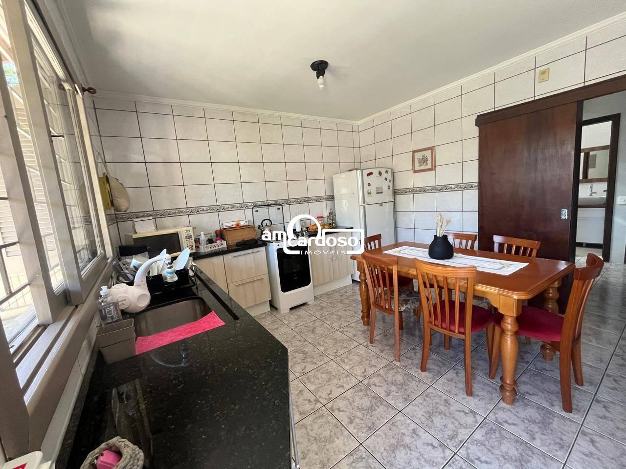 Casa com 4 quartos, 3 banheiros e 120m² à venda no bairro Sao Sebastiao, Porto Alegre