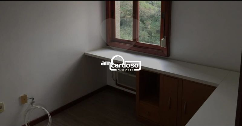 Cobertura com 3 quartos, 4 banheiros e 202m² à venda no bairro Jardim Lindoia, Porto Alegre