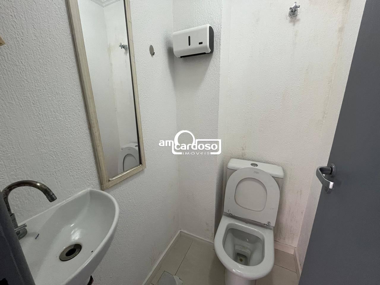Sala com 32m² para alugar no bairro Cristo Redentor, Porto Alegre