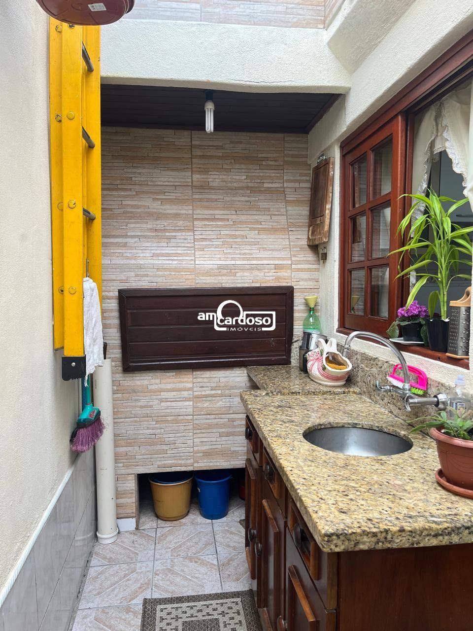 Casa com 2 quartos, 1 banheiro e 90m² à venda no bairro Parque da Matriz, Cachoeirinha