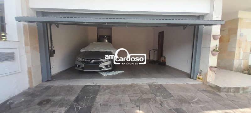 Casa com 4 quartos, 4 banheiros e 214m² à venda no bairro Jardim Lindoia, Porto Alegre