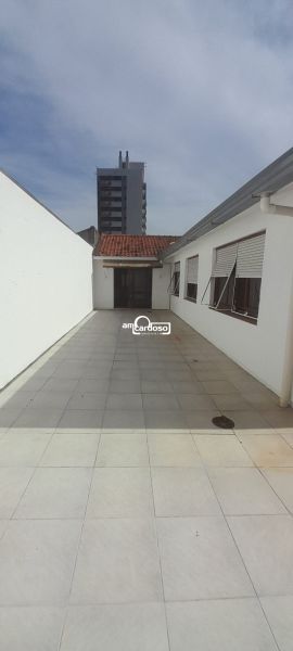 Casa com 4 quartos, 4 banheiros e 214m² à venda no bairro Jardim Lindoia, Porto Alegre