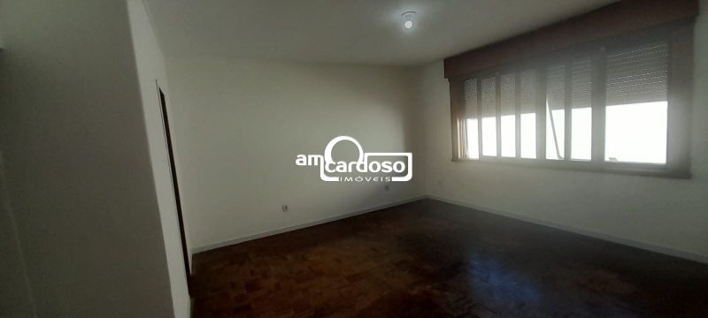 Casa com 4 quartos, 4 banheiros e 214m² à venda no bairro Jardim Lindoia, Porto Alegre