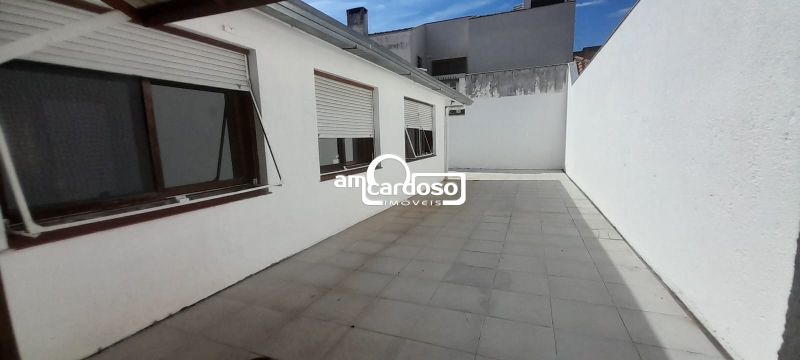 Casa com 4 quartos, 4 banheiros e 214m² à venda no bairro Jardim Lindoia, Porto Alegre