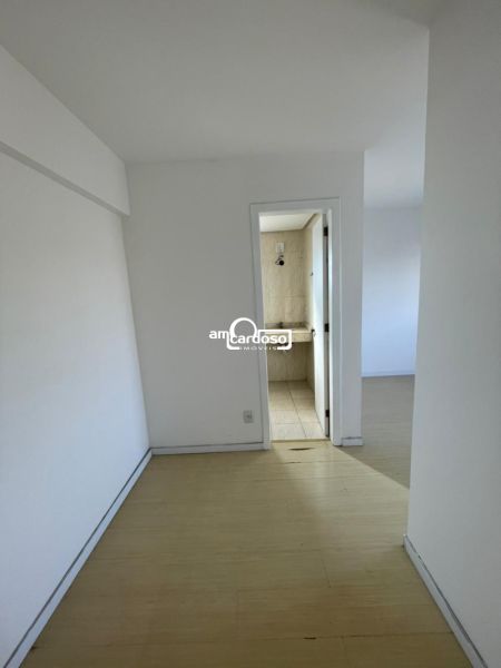 Apartamento com 3 quartos, 2 banheiros e 75m² à venda no bairro Sao Sebastiao, Porto Alegre