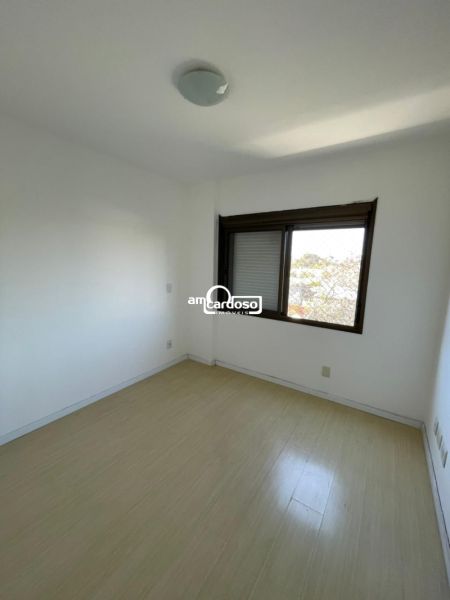 Apartamento com 3 quartos, 2 banheiros e 75m² à venda no bairro Sao Sebastiao, Porto Alegre