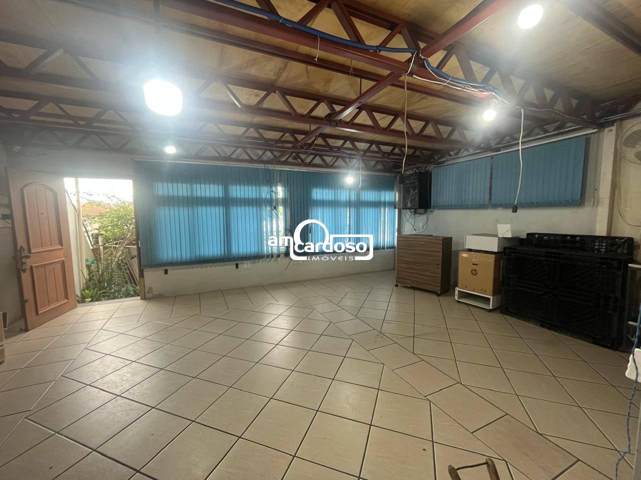 Casa com 3 quartos, 2 banheiros e 283m² à venda no bairro Sao Sebastiao, Porto Alegre
