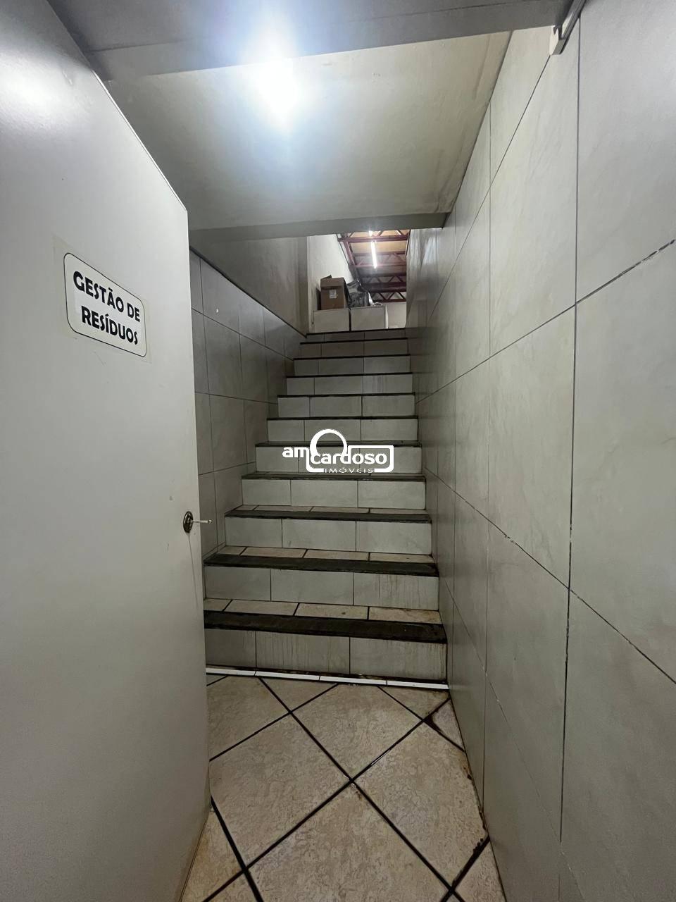 Casa com 3 quartos, 2 banheiros e 283m² à venda no bairro Sao Sebastiao, Porto Alegre