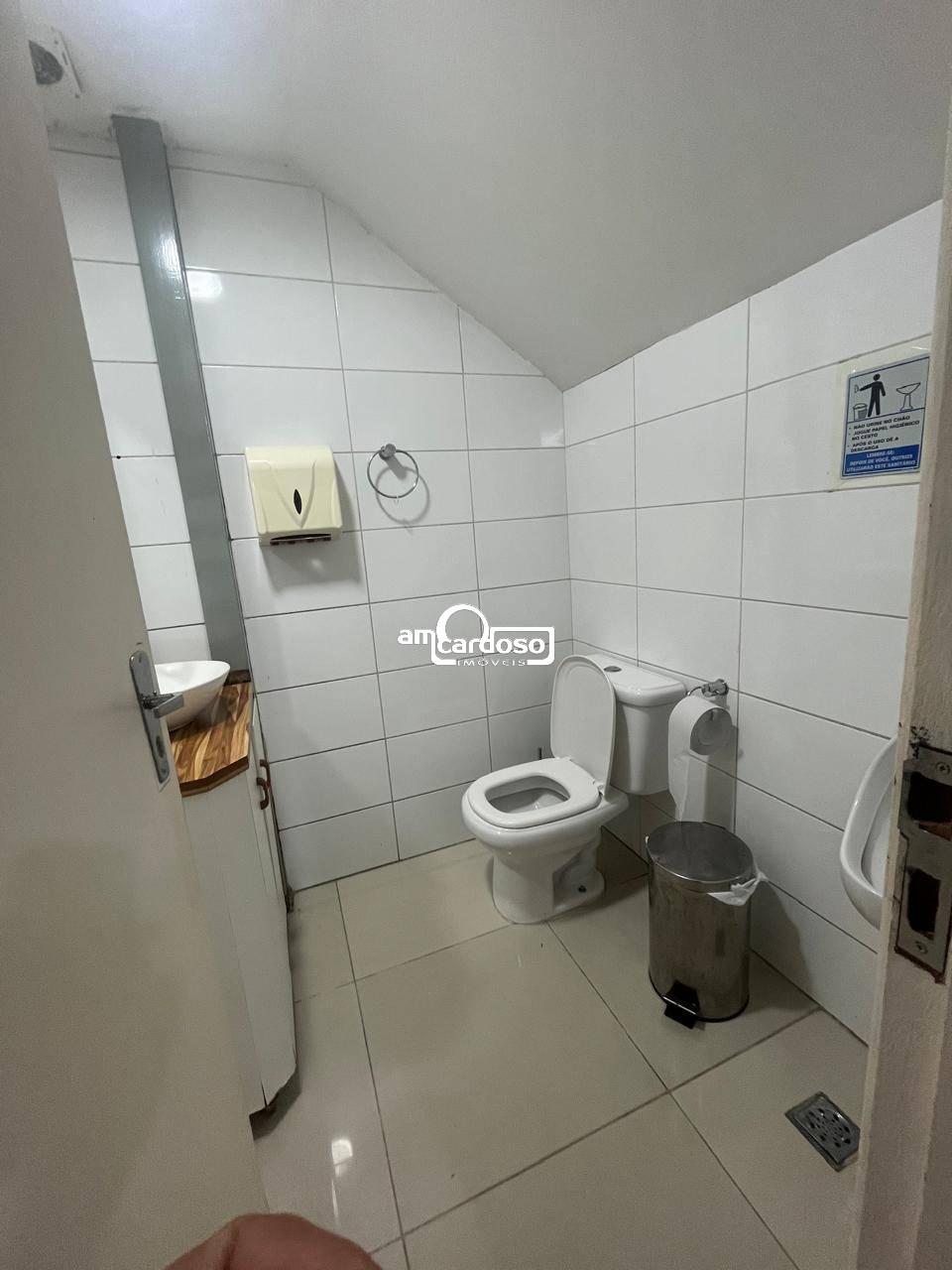 Casa com 3 quartos, 2 banheiros e 283m² à venda no bairro Sao Sebastiao, Porto Alegre