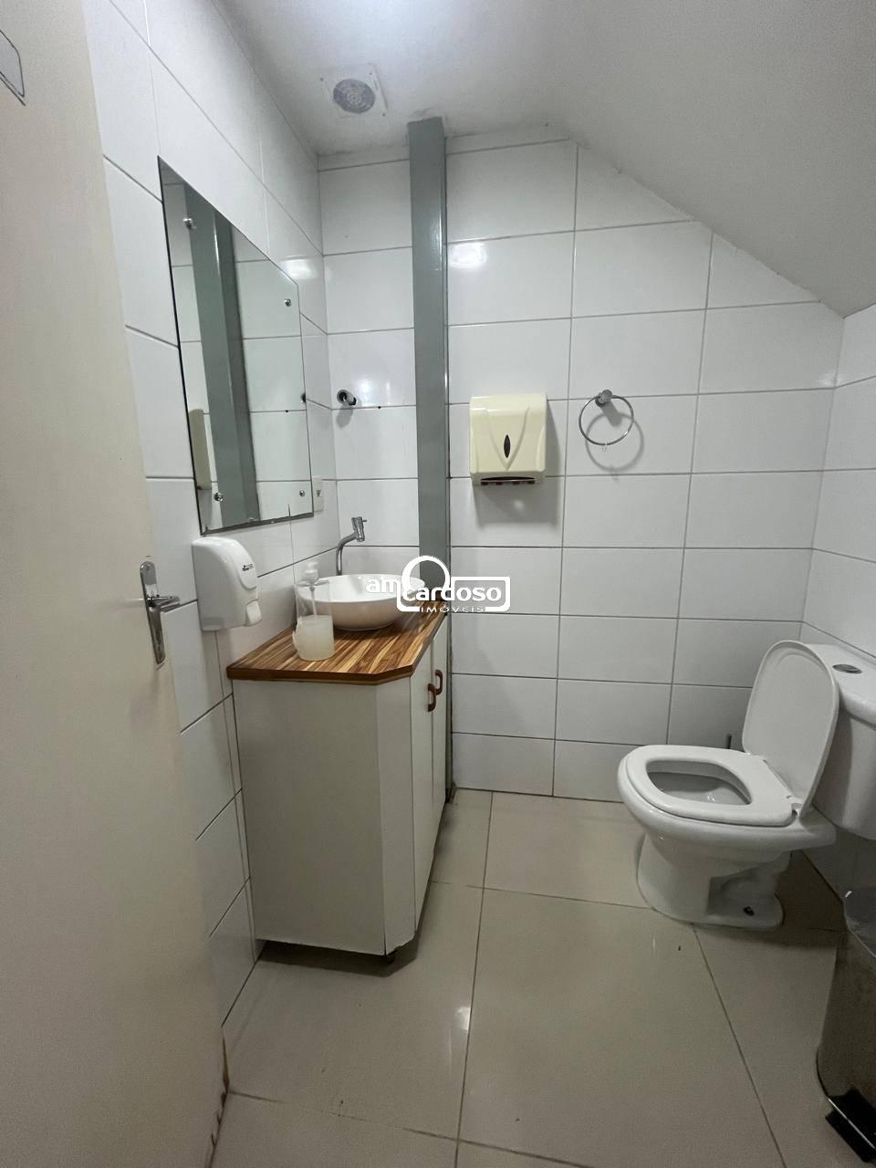Casa com 3 quartos, 2 banheiros e 283m² à venda no bairro Sao Sebastiao, Porto Alegre