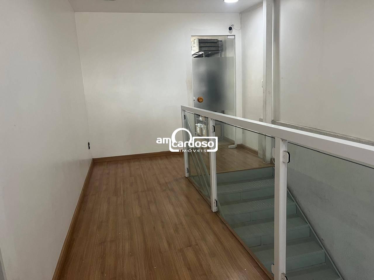 Casa com 3 quartos, 2 banheiros e 283m² à venda no bairro Sao Sebastiao, Porto Alegre