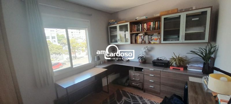 Apartamento com 2 quartos, 2 banheiros e 98m² à venda no bairro Vila Ipiranga, Porto Alegre