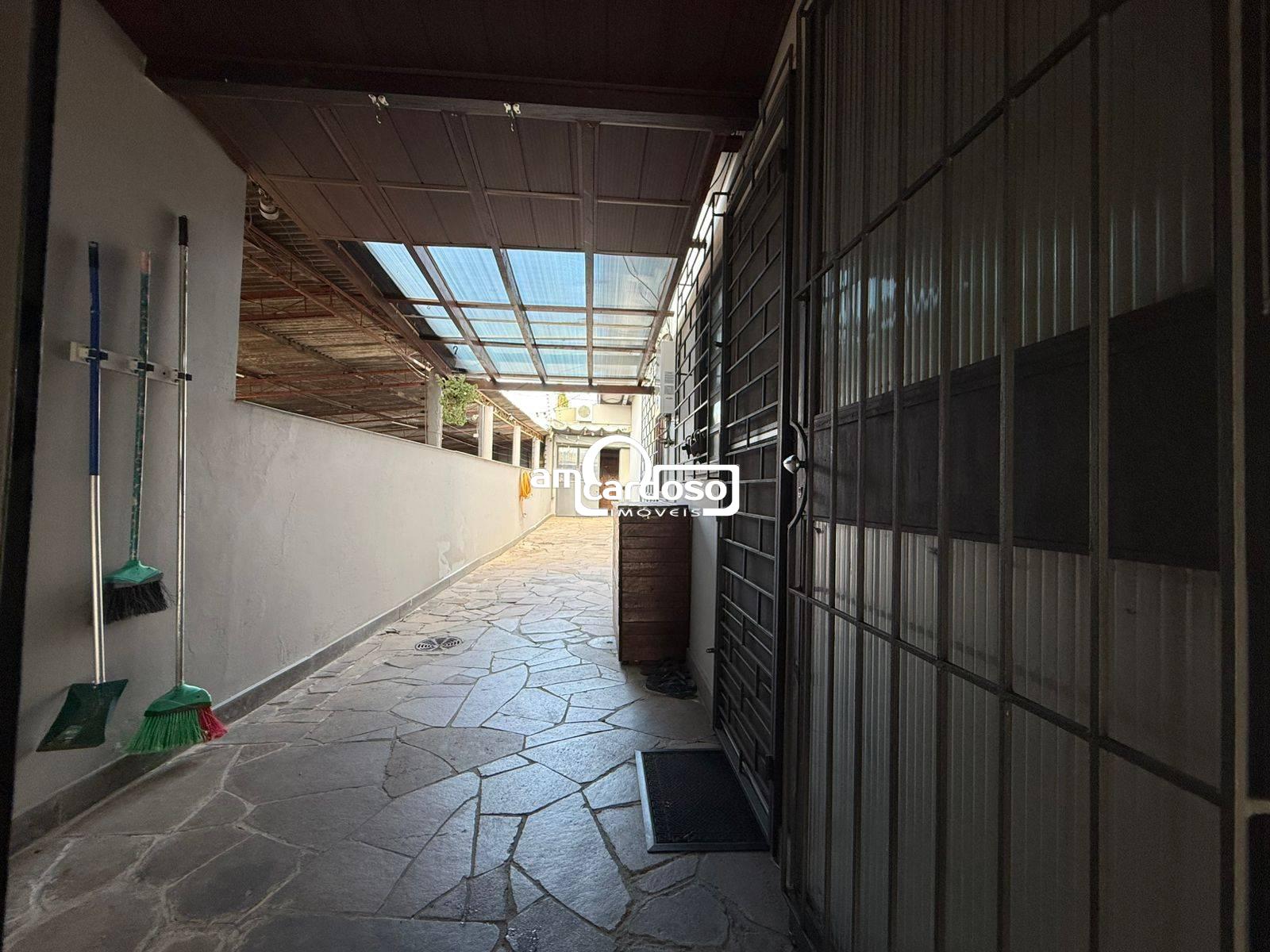 Casa com 3 quartos, 3 banheiros e 120m² à venda no bairro Sao Sebastiao, Porto Alegre