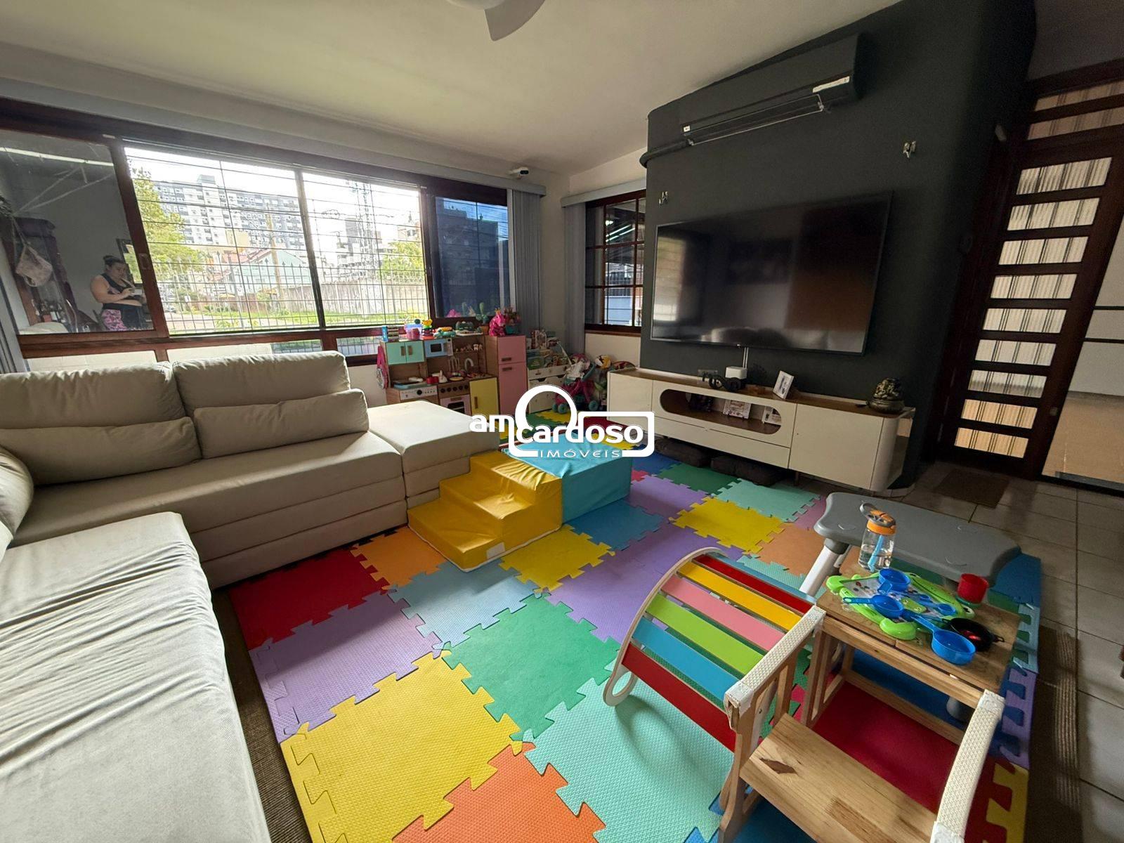Casa com 3 quartos, 3 banheiros e 120m² à venda no bairro Sao Sebastiao, Porto Alegre