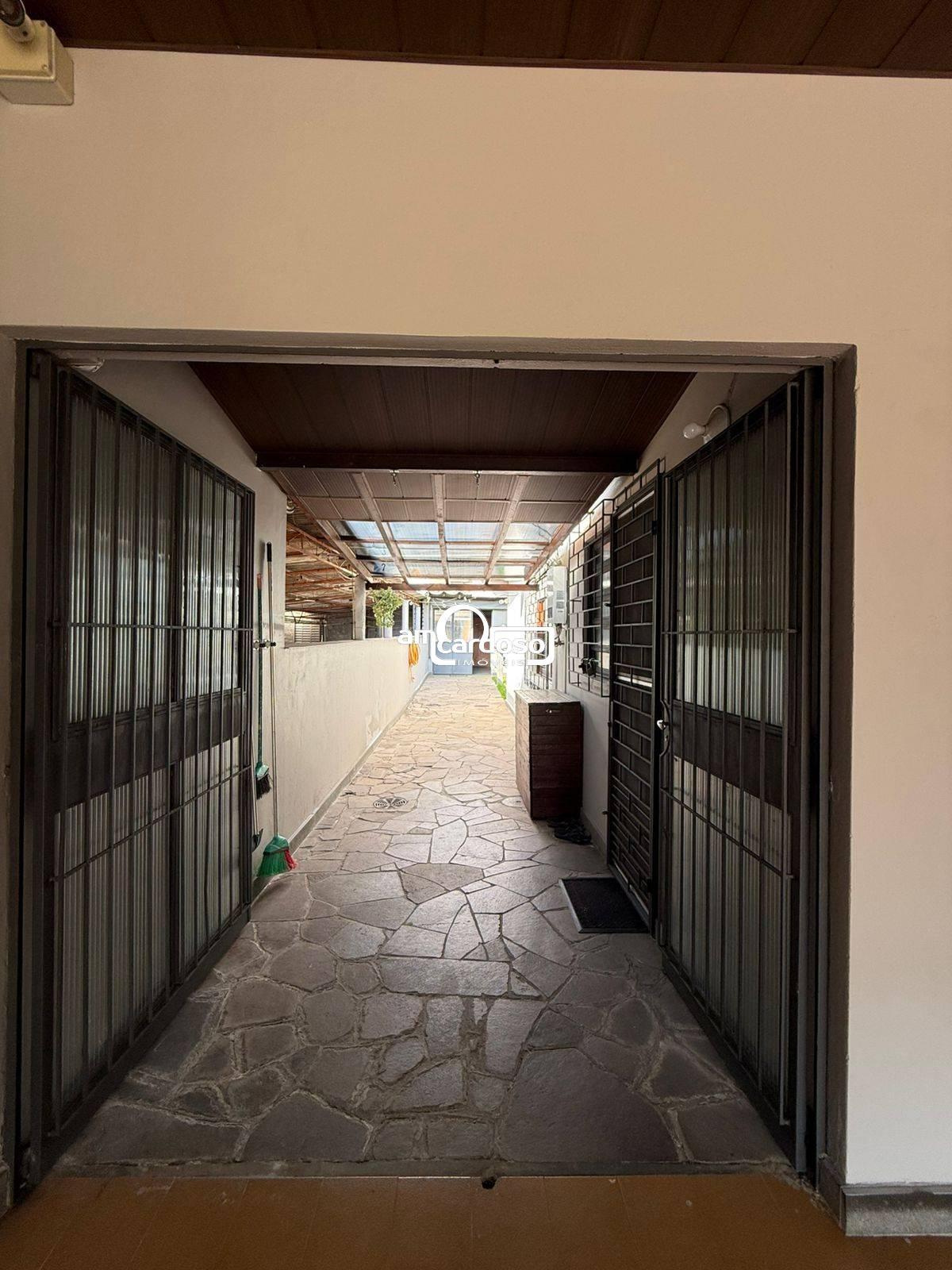 Casa com 3 quartos, 3 banheiros e 120m² à venda no bairro Sao Sebastiao, Porto Alegre