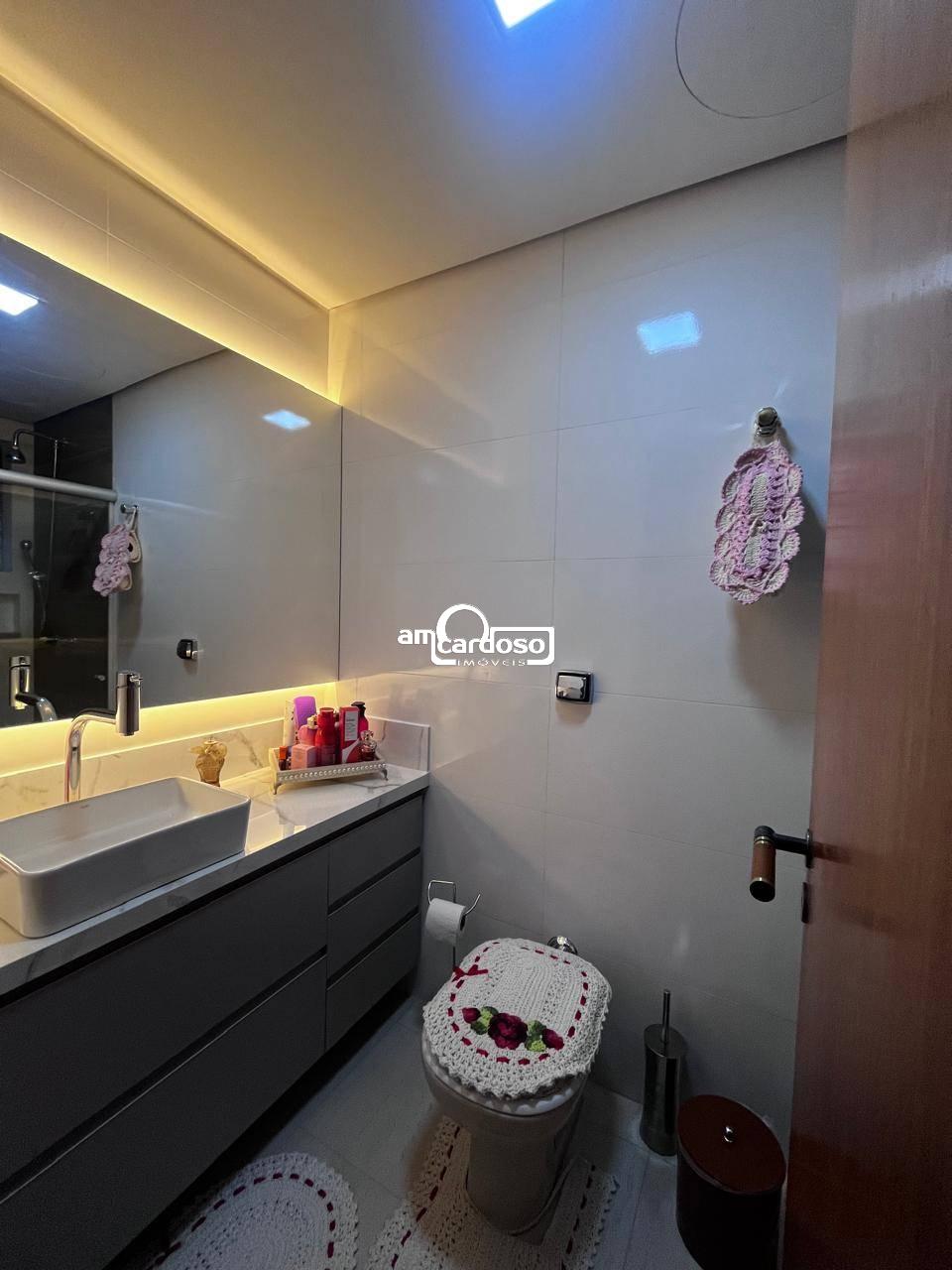 Apartamento com 3 quartos, 3 banheiros e 94m² à venda no bairro Jardim Lindoia, Porto Alegre