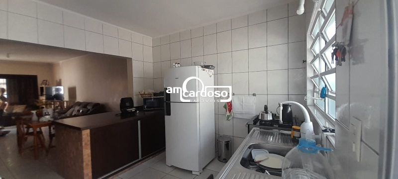 Casa com 3 quartos e 173m² à venda no bairro Jardim Lindoia, Porto Alegre